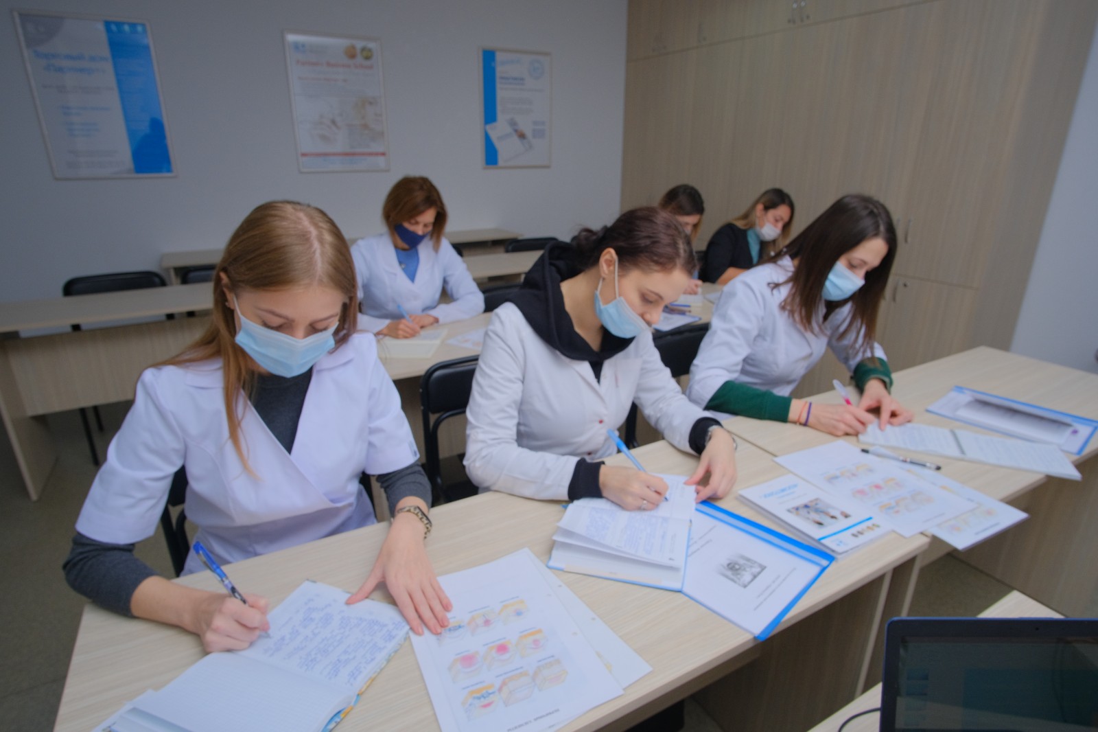 Дистанционный курс Факультатив «Основы анатомии, дерматологии и подологии для мастеров маникюра и педикюра»